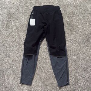 NWT Waterproof OnRunning pants. Black and Gray Athletic Pants